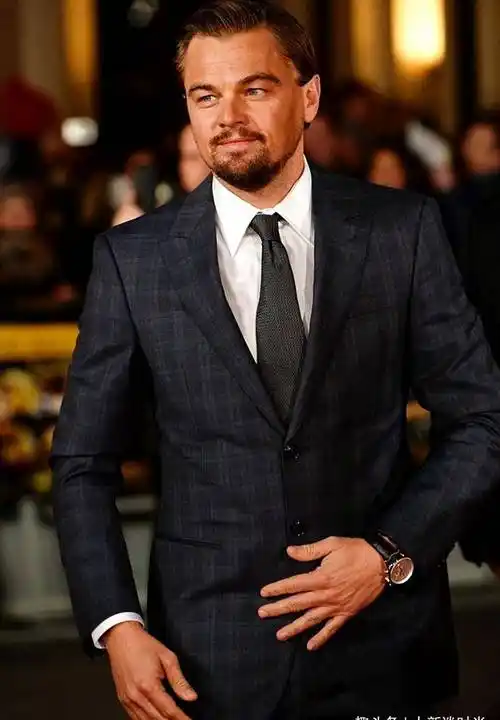 原创从青年到油腻大叔连换几十任女友45岁小李子为何仍获超模追捧