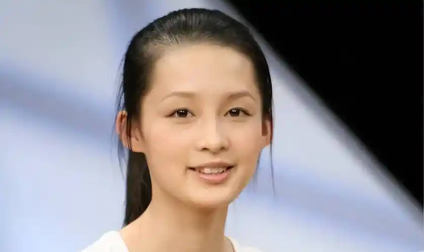 李沁小时候经常听昆曲,因此对这个行业很感兴趣.