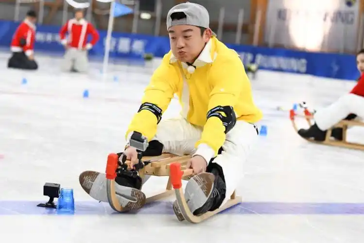 《跑男6》五次撕名牌中,郑恺被女生撕四次,三次因杨颖背叛