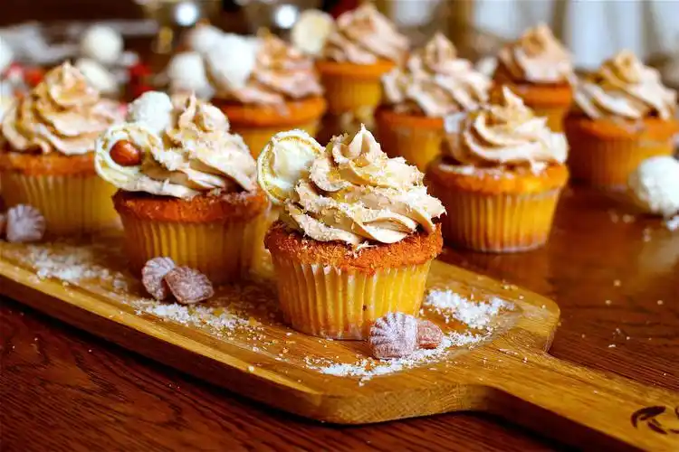 带着天使的光辉拉斐尔椰蓉杏仁杯子蛋糕的做法步骤图amytu制作