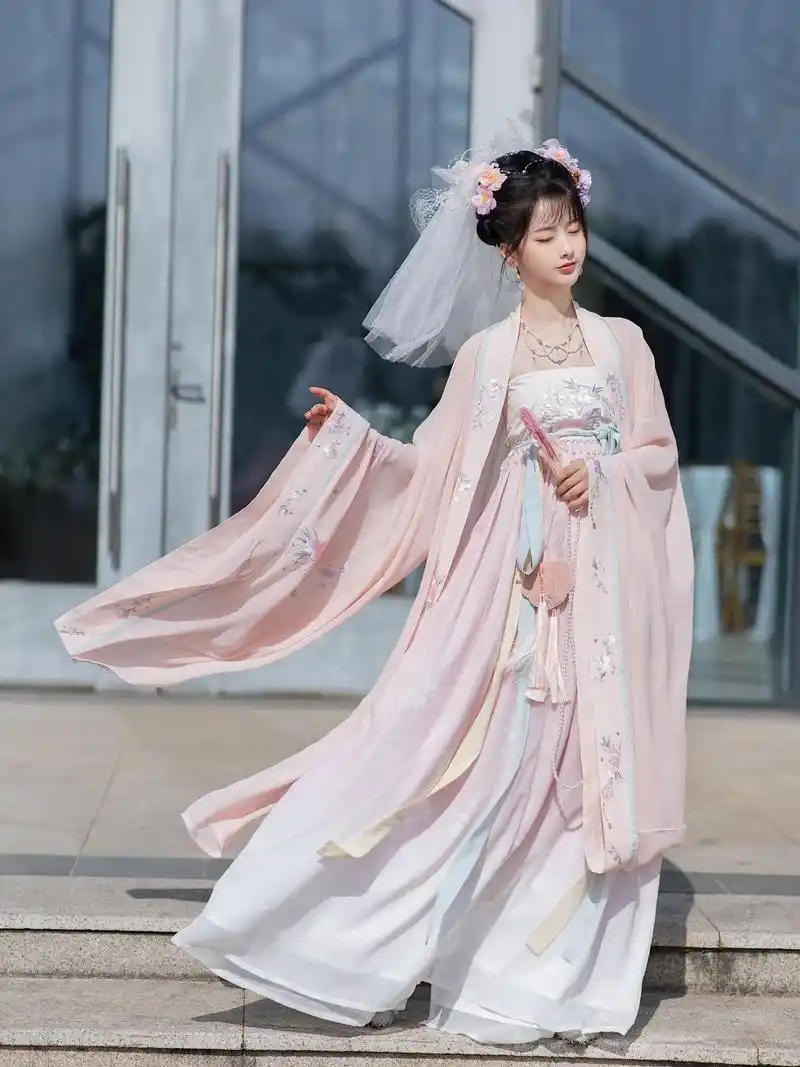 "汉服 头纱"的穿法也太美了,温柔又少女,像个新娘子