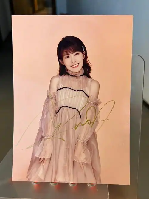 热转第一的友友将获得甜美小七@赖美云签名照一张,节后(10月7日18:00)