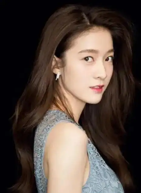 娱乐圈中,张雪迎的名字已经成为众多粉丝心中的璀璨之星.