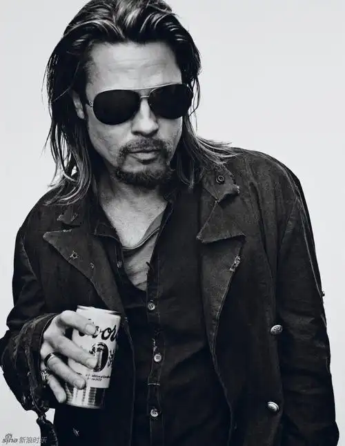 布拉德皮特黑白时尚写真 冷酷杀手也是柔情汉(图)