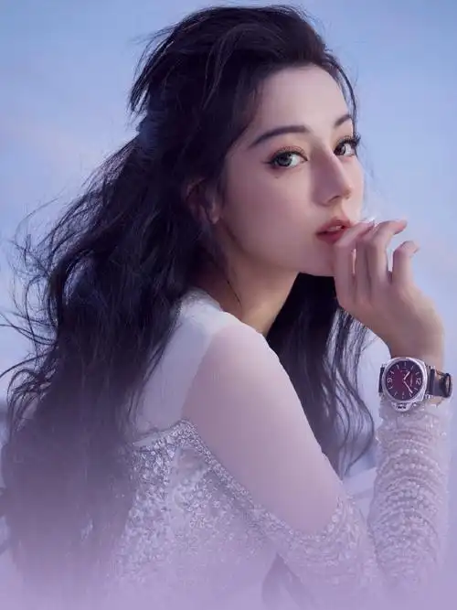 迪丽热巴叼花镜头##迪丽热巴让热爱凝练成曲