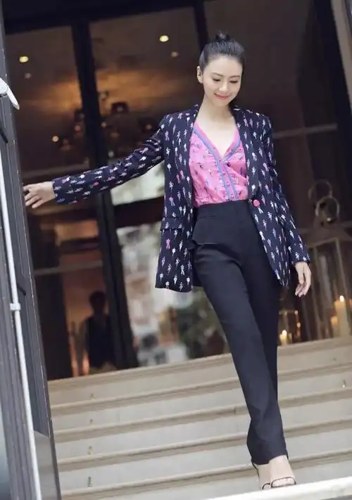 当看到高圆圆的穿搭时,瞬间明白错在哪里了.