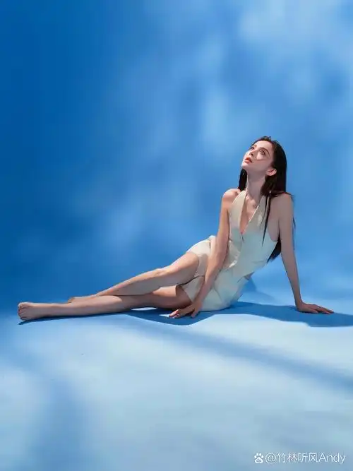 古力娜扎这大长腿可真的是引人注目呢!