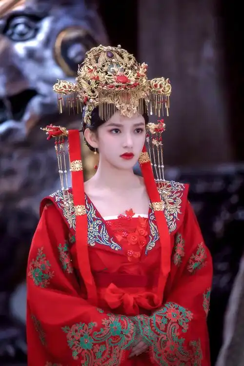 程潇天醒之路红嫁衣造型