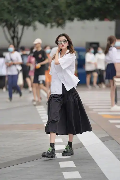 重庆美女果然很会穿,素日街拍大方接地气,很适合普通人借鉴|针织开衫