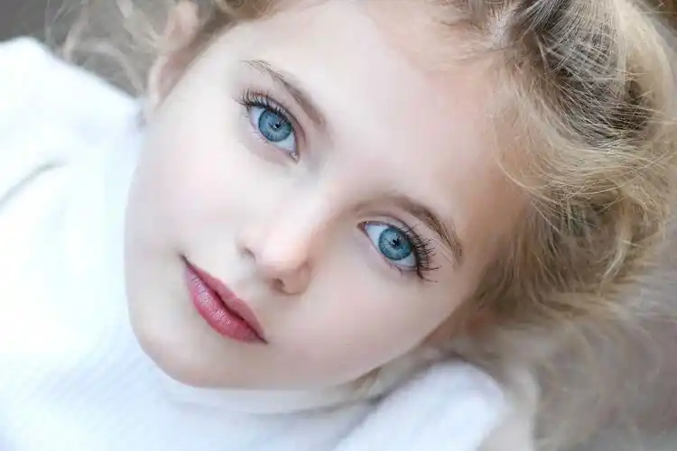 缺点是没有太多自己的特点,但几乎可以说是白种人的颜值巅峰.