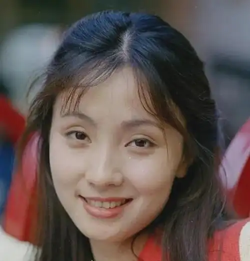 年轻时小陶虹的照片笑容甜美摄人心魄姜文说她是狐狸长相