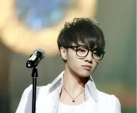 华晨宇个人资料 华晨宇到底是怎样一个人-蟋蟀号