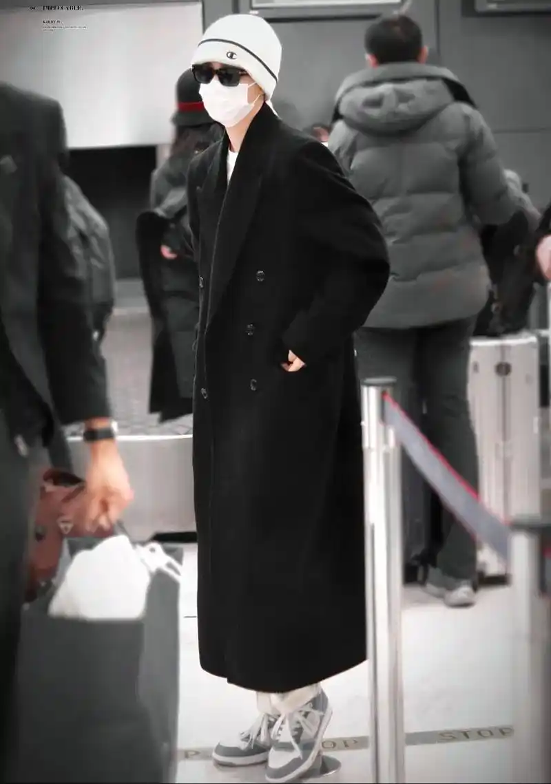 大明星回国啦!#机场 #王俊凯 #王俊凯巴黎 - 抖音