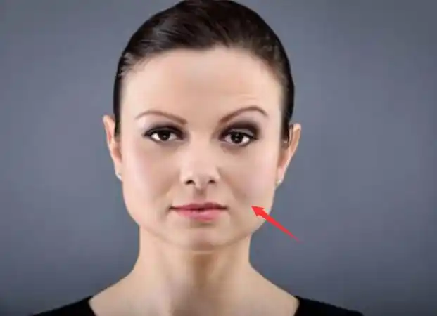 这样的脸型也是不会有女生柔美