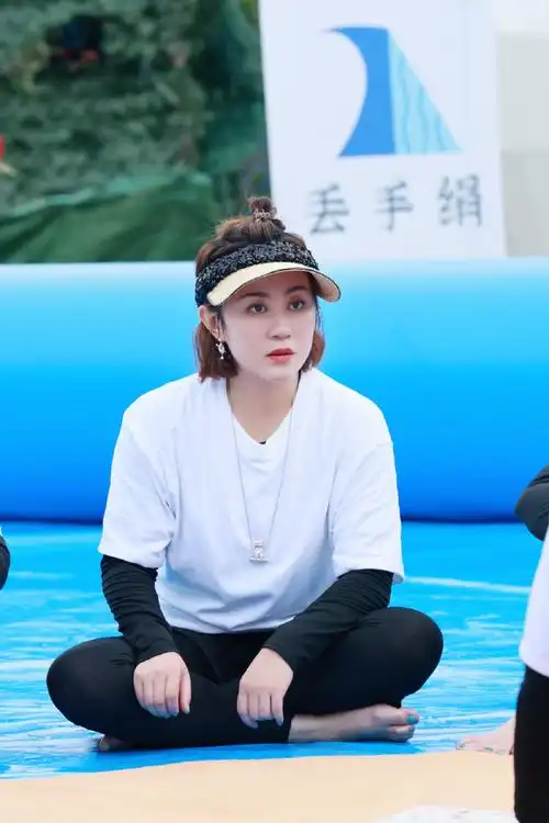 也在记录着新的美好发生～今天中午12:00 ,继续和超级马丽@演员马丽一