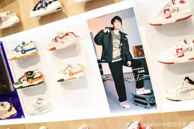 与#champion大中华区品牌代言人王俊凯#本色同频93解锁小凯同款