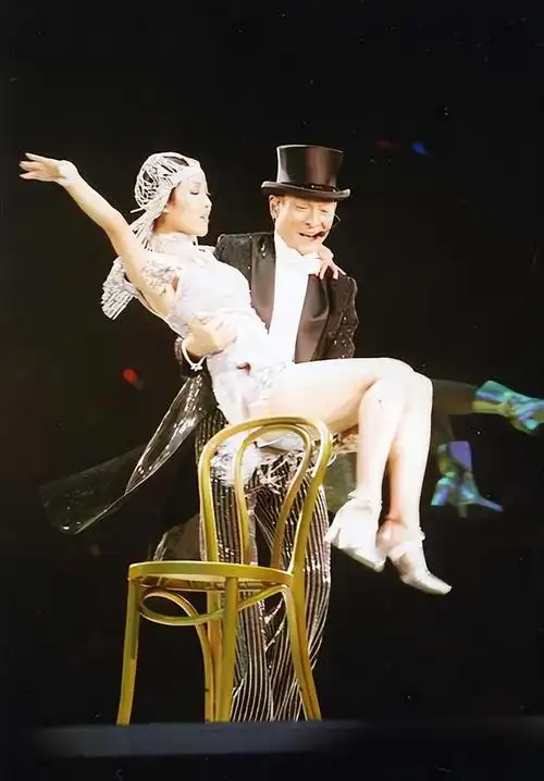 奋斗和独身的相互选择:探究赖文慧与刘德华间存在着的特殊关系