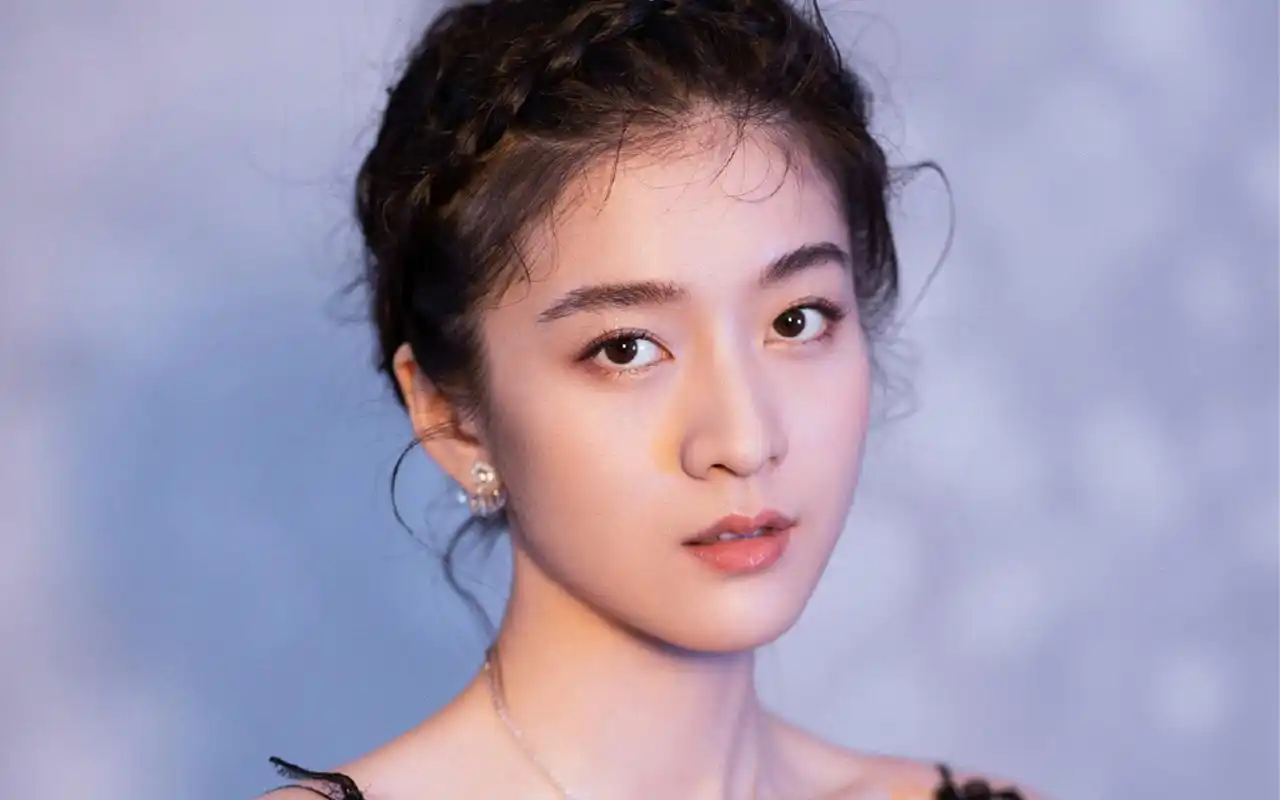 张雪迎性感优雅写真桌面壁纸