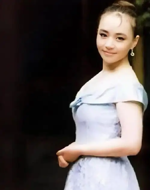 宋丹丹秃头撇嘴算不算大美人看了她与倪萍同框就有答案了