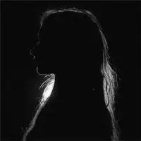 伤感黑色女生头像对我的想念的都是假的