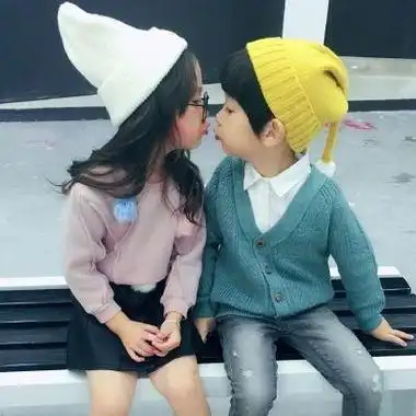 呆萌可爱情侣小孩亲吻头像一对 情侣头像图片大全 -【爱个性】