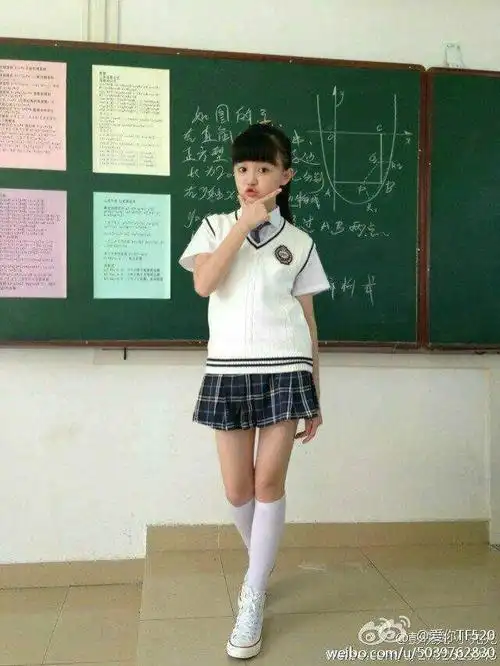 跟tfboys拍步步高广告的彭悦先,谁知道她的校服是什么中学的服装吗?