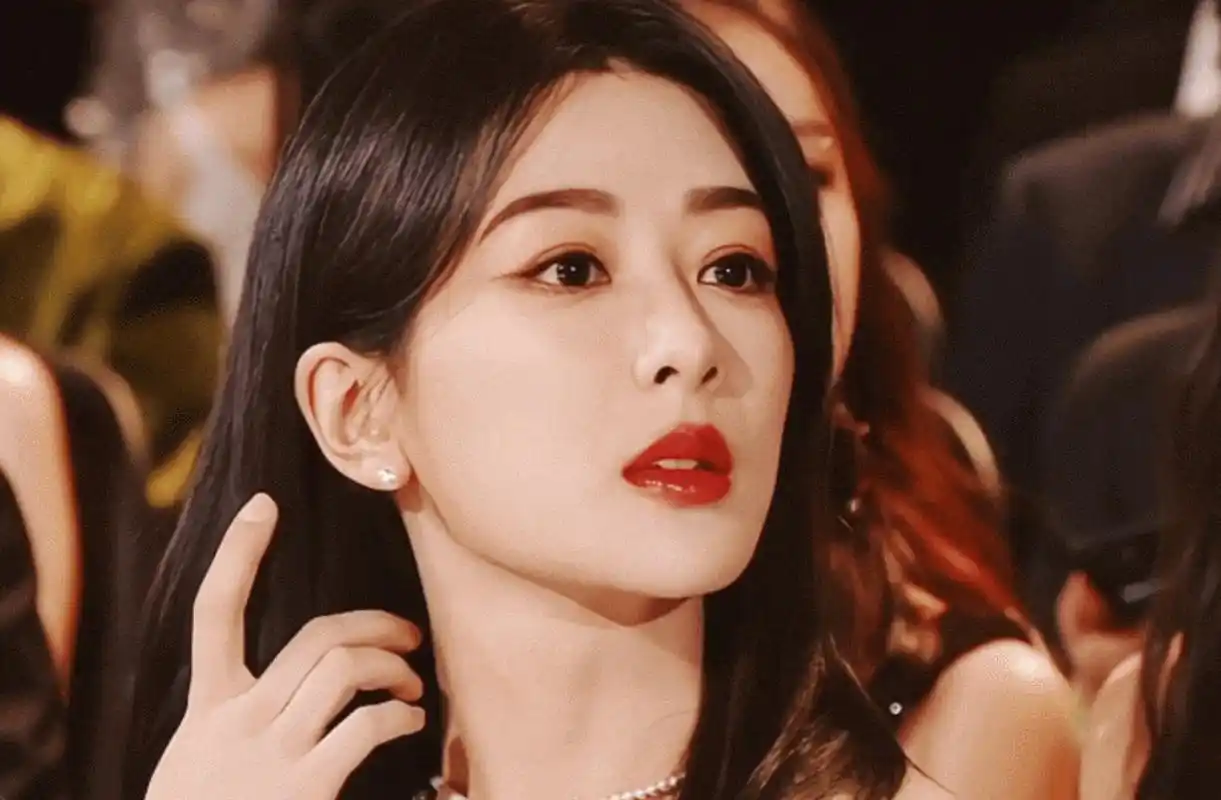 腾讯视频星光大赏杨紫的内场造型,妆容和状态都很哇塞唉,特写镜头被