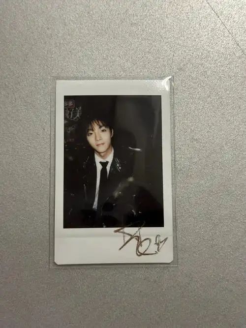 网易娱乐有礼#劳动节快乐!小易来给大家送@陈立农签名拍立得啦!