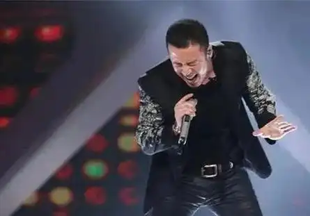 左拥右抱,私生活混乱,杨坤和那英不再被世界宽容_田震_关系_网友