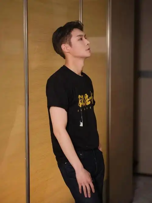 张艺兴:17岁时的那股劲,还在身上|张艺兴_新浪新闻