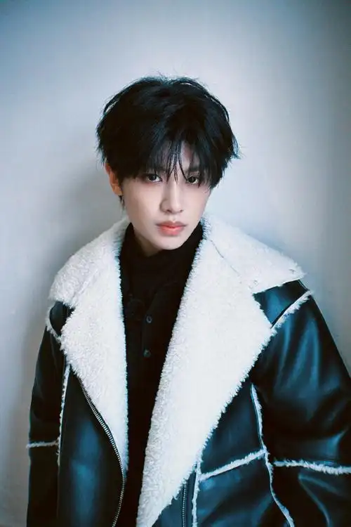 黄明昊超话#极限挑战第十季x官宣#冷酷又迷人的特工黄明昊@jjjustin