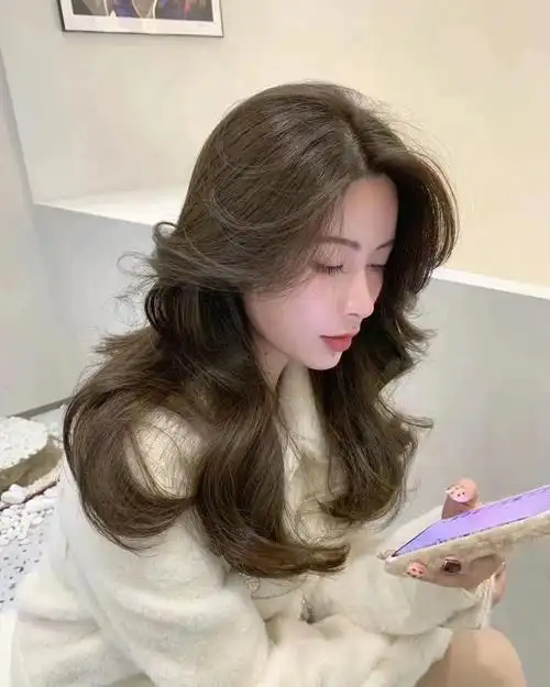 ac发型顾问中心  #2022显白发色  #亚麻青棕色 #女生发型参考  夏天