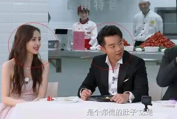 据悉跑男后续的录制过程,也有一些是baby和郑恺合作,甚至有捏脸的互动