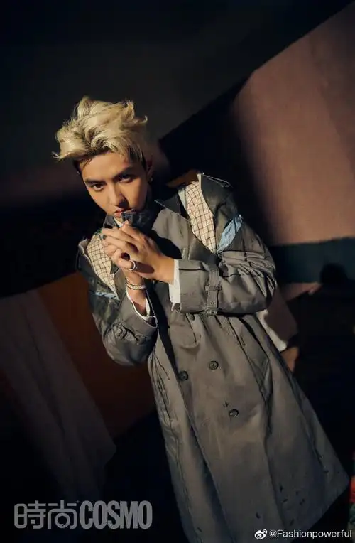 吴亦凡时尚cosmo双封面##吴亦凡三色指甲