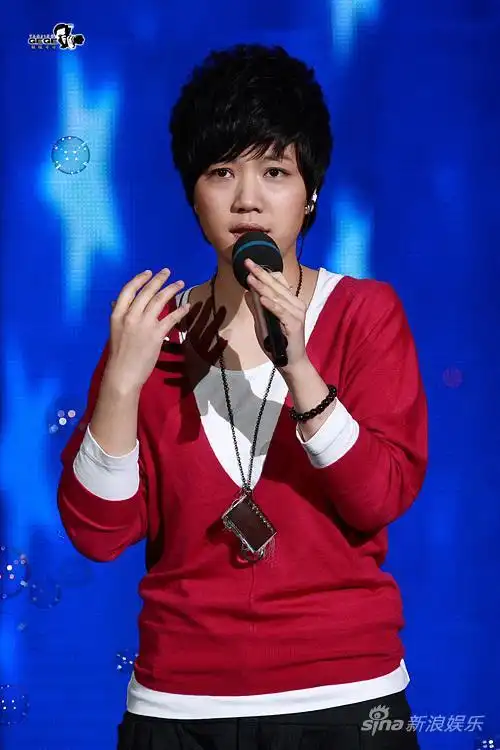 《芒果训练营》举办开营晚会,快乐女声全国亚军李霄云亮相晚会现场,其