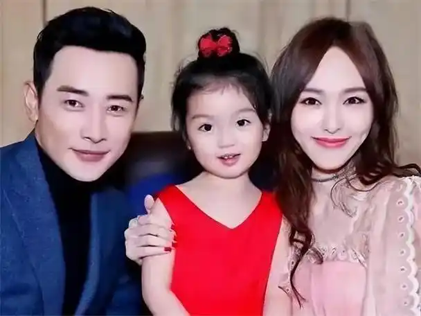 罗晋曾自曝,第一次抱女儿很平静,其实,罗晋特别宠爱女儿