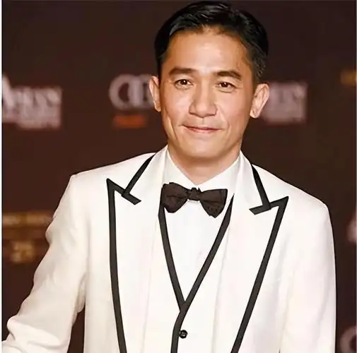 不过还有比古天乐更显老的男星,他就是梁朝伟.