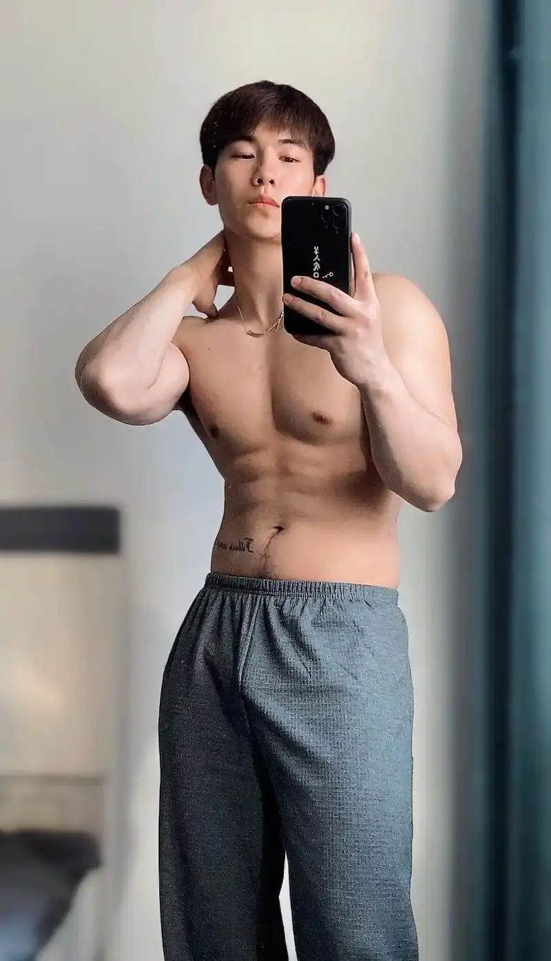 健身穿搭 #体育生 #肌肉男养成中 #腹肌 #运动穿搭 杭 - 抖音