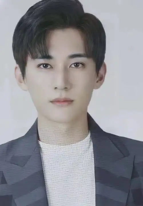 【云顶天宫】刘学义小花,这张太像证件照了.