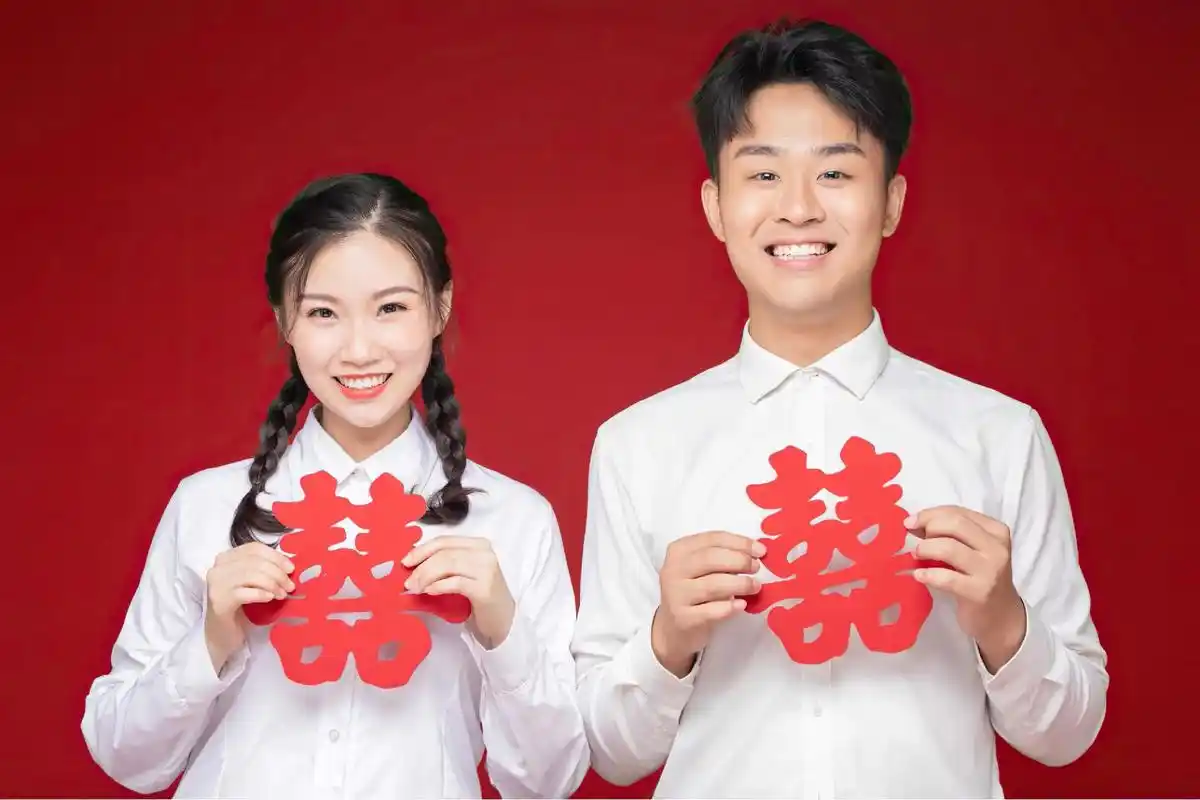 领证证件照原来可以这么拍.无为#最美领证照片 #结婚登记照  - 抖音