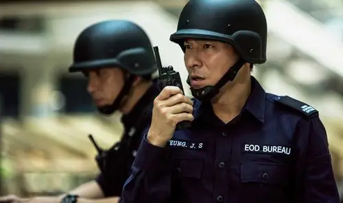 本影片主要演员包括:《拆弹专家》黄日华剧照《拆弹专家》是邱礼涛