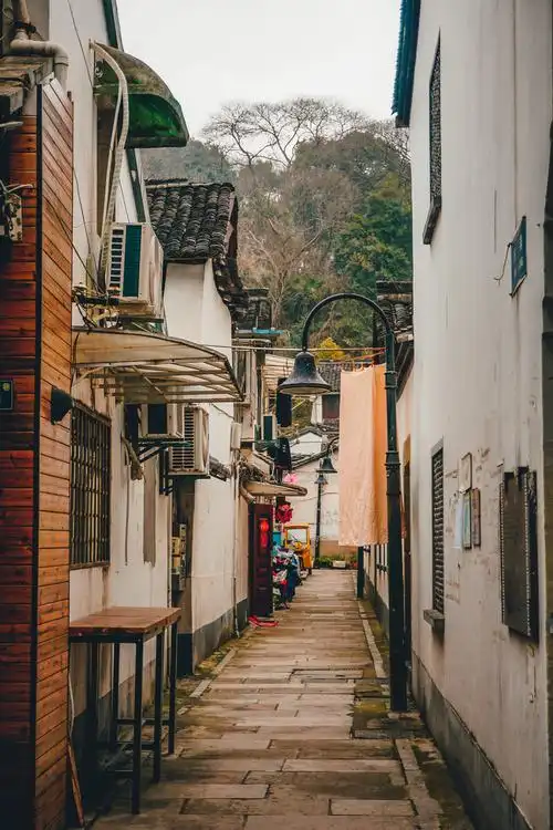 老街古巷白墙黛瓦一半人间烟火一半诗画梦境