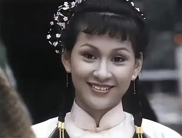 余安安23岁的她跟发哥闪婚闪离颜值高过发嫂为何却被周母嫌弃