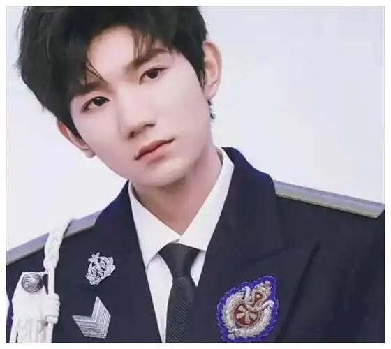 tfboys军装造型王源安全感十足王俊凯养眼易烊千玺a爆了