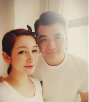 王新军亲情有泪水对不起前妻此生不会辜负小7岁妻子秦海璐