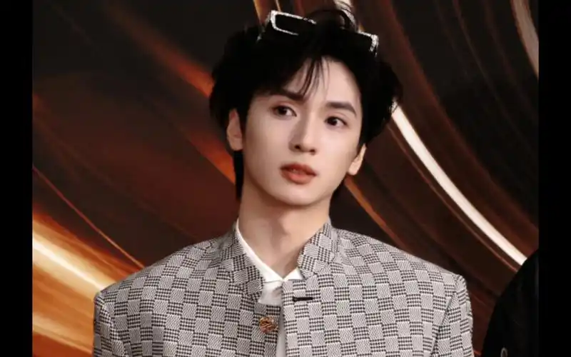 [严浩翔]微博之夜很帅的好香