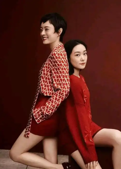 孙俪晒合照满眼慈爱,曾因为恨不想认这个同父异母的妹妹