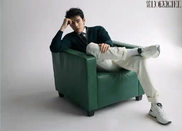龚俊拍照喜欢勾脚,他真的就是修勾!