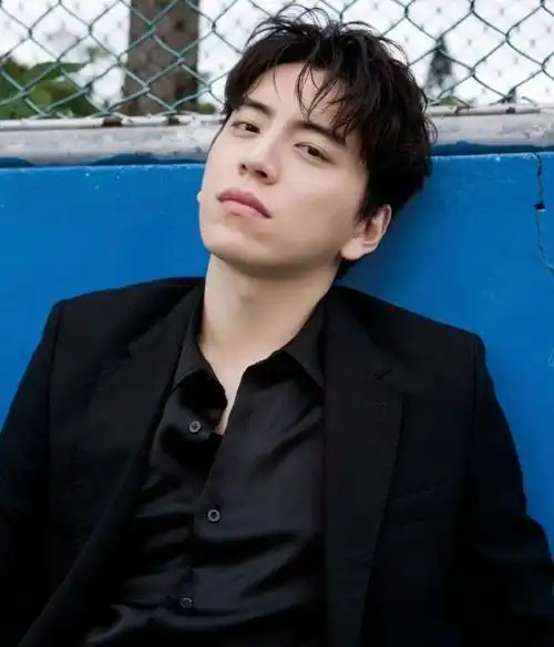 王大陆晒戒指照疑好事将近他真的收心了吗