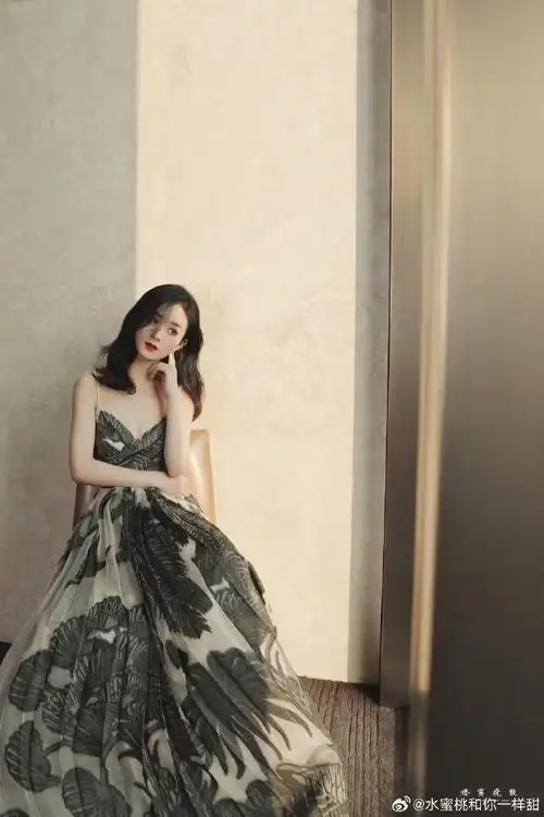 赵丽颖腾讯星光大赏##赵丽颖星光大赏##赵丽颖低头抬眸##赵丽颖星星